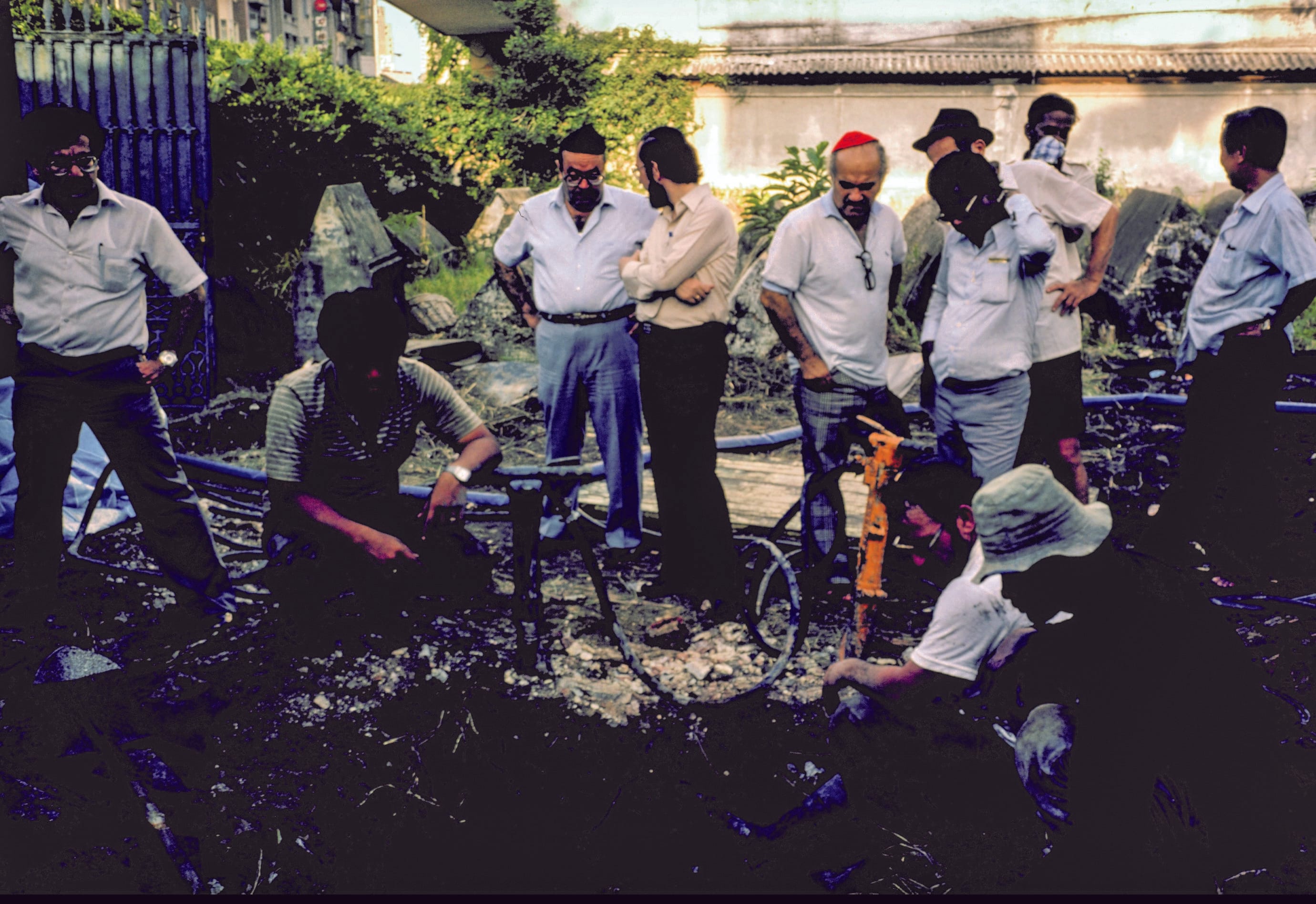 Exhumation works at the Jewish Cemetery on Orchard Road. Ronni Pinsler Collection. Courtesy of National Archives of Singapore.